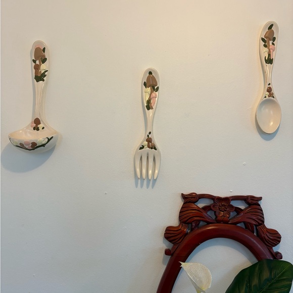 Vintage Mushroom Oversized Ceramic Utensil Wall Hanging Decor Set - Picture 8 of 8